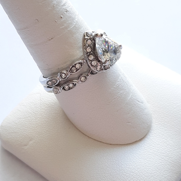 Pear shape wedding set - Picture 2 of 4